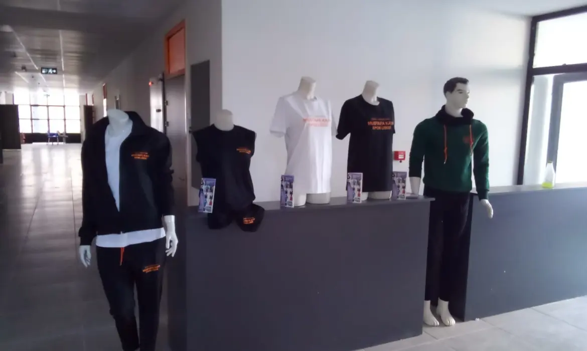 Kurumsal ve Okul Kıyafetleri